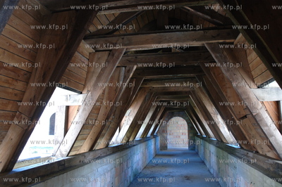 Wnetrze zamku w Lapalicach, polozonego miedzy Chmielnem...