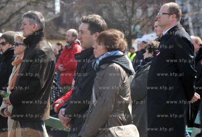 Transmisja uroczystosci pogrzebowych ofiar katastrofy...