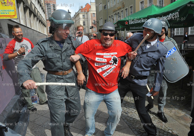 Gazeta Rock Cafe na ulicy Tkackiej w Gdansku. Jeden...