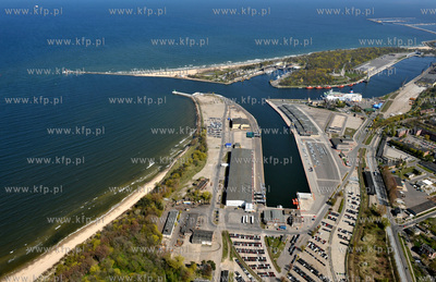 Gdansk Nowy Port z lotu ptaka. Kanal portowy i ujcie...