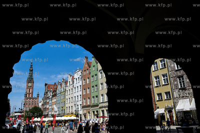 Gdańsk. Ratusz Głownego Miasta i Długi Targ widziane...