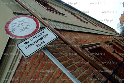 Do siedziby metropolity gdanskiego abp Tadeusza Goclowskiego...