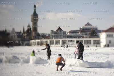 Sopot. Zamarznieta Zatoka Gdanska.
23.02.2011
fot....