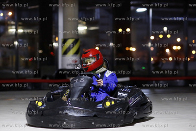 Fun Arena. Wyścig gwiazd. Na torze gokartów elektrycznych...