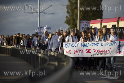 Demonstracja poparcia studentów Akademii Medycznej...