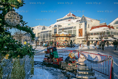 Sopockie Miasteczko świateczne na Placu Przyjciół...