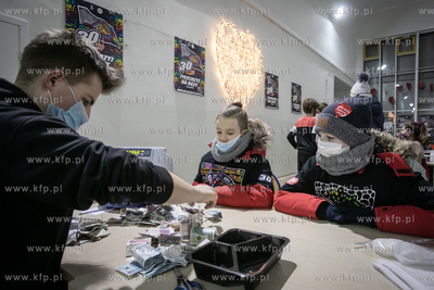 Liczenie pieniędzy w sztabie orkiestrowym w Zespóle...