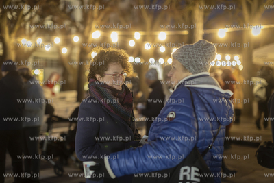 Sopockie Miasteczko Świąteczno-Noworoczne. Scena...