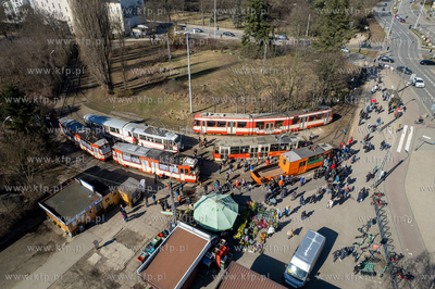 Pętla tramwajowa Oliwa. Festyn 50 lat tramwajów 105N...