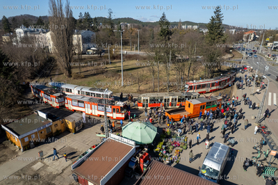 Pętla tramwajowa Oliwa. Festyn 50 lat tramwajów 105N...