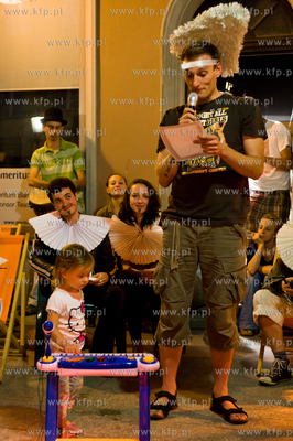 Gdansk. Ul Dluga. Teatr w Oknie. Festiwal Szekspirowski....