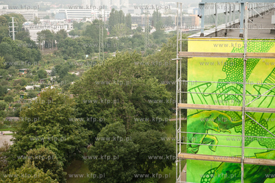 Gdansk. Zaspa. Pilotow 10. Demontaz rusztowania i odsloniecie...