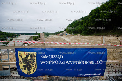 Gdansk. Powstajacy wiadukt Pomorskiej Kolei Metropolitalnej...