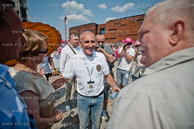 Gdansk. Plac Solidarnosci. Start honorowy 71 wysciugu...