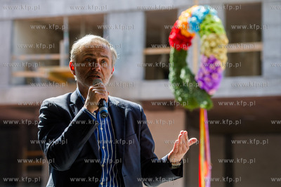 Gdynia. Uroczyste zawieszenie wiechy na nowo powstajacym...