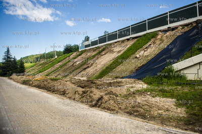 Gdańsk. Uszkodzony przez silne opady deszczu nasyp...