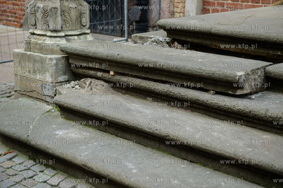 Gdańsk. Remont zabytkowego przedproża Ratusza Głównomiejskiego.
18.10.2017
fot....