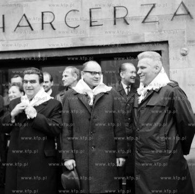 Uroczystosc przekazania odbudowanego po II wojnie swiatowej...