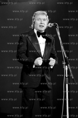 XV Miedzynarodowy Festiwal Piosenki w Sopocie. Na scenie...