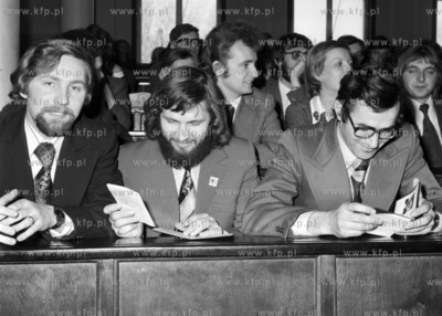 Rozdanie dyplomow magistrow inzynierow 95 abslowentom...