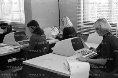 Stanowisko komputerowe w osrodku obliczeniowym Stoczni...