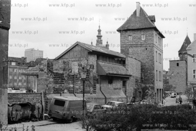 Ulica Latarniana w Gdańsku. Po praswej dawna Baszta...