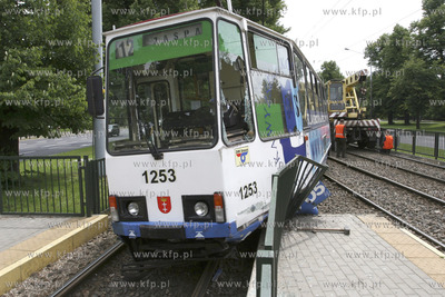 Gdansk.Tramwaj linii 12 wypadl z szyn kolo Opery Baltyckiej.

13.07.2008

Sebastian...