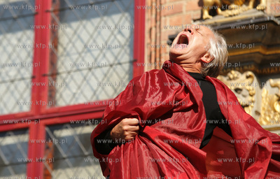 Gdansk. Dlugi Targ. Happening pt Aktorzy Przyjechali...