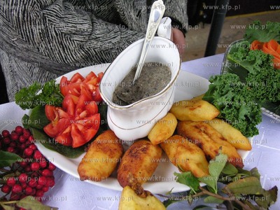 Karzniczka k/Slupska VI Swieto Ziemniaka. nz. zrazy...