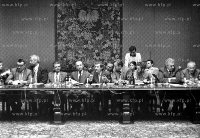 Pierwsze spotkanie delegacji Solidarnosci w Urzedzie...