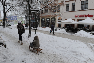 Sopot zasypany sniegiem. Nz. ulica Monte Cassino. 11.12.2010...