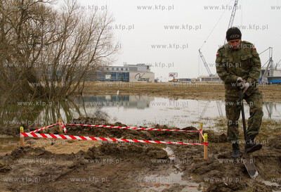 Gdansk. Rebiechowo. Szczatki niemieckiego zolnierza...