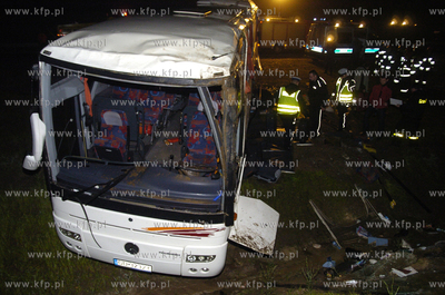 24 osoby zostaly poszkodowane w wypadku autokaru, ktory...