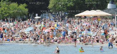 Lato wrocilo. Tlumy zazywajacych nie tylko slonecznych...