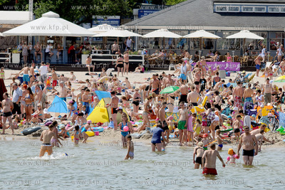 Lato wrocilo. Tlumy zazywajacych nie tylko slonecznych...