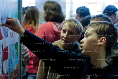 Gdansk. Gimnazjum nr 29 na Suchaninie. Wystawa IPN...