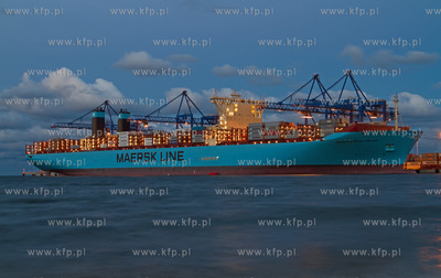 Gdansk, terminal kontenerowy DCT, a w nim zaladunek...