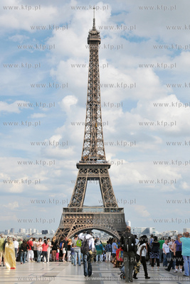 Wieza Eiffla w Paryzu widok z placu Trocadero
03.08.2010
Fot....