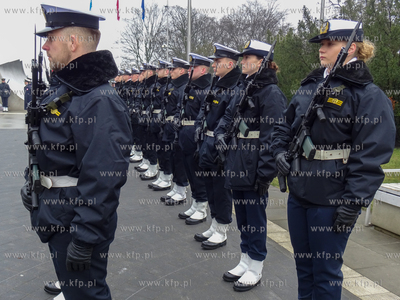 Skwer Kościuszki.Pomnik Polski Morskiej.  Gdynia uczciła...