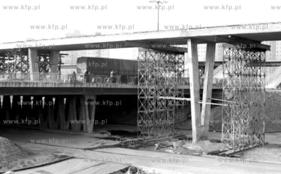 Budowa wezla drogowego na skrzyzowaniu obecnych ulic...