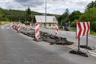 Gdańsk Oliwa. Zerwany fragment nawierzchni na Ul....