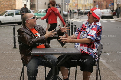 Od lewej Krzysztof Skiba i Pawel Konnak Konjo - niektorzy...