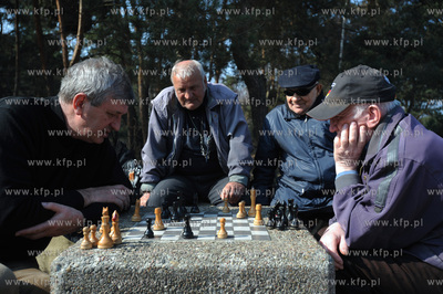 Szachisci przy plazy w Gdansku Brzeznie.26.03.2010fot....