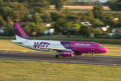 Port lotniczy im. Lecha Walesy w Gdansku Rebiechowie....