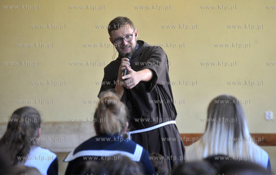 Franciszkanin ojciec Lukasz Buksa podczas reklolekcji...