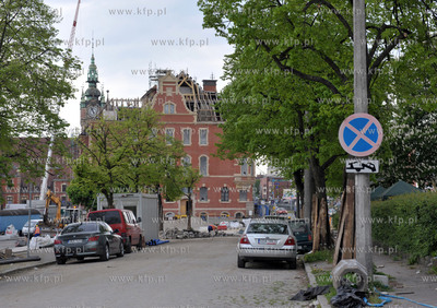 Gdansk, ul. Podwale Grodzkie, w glebi remontowana i...