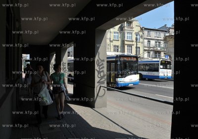 Sopot. Aleja Niepodległości widok spod filarów niedaleko...