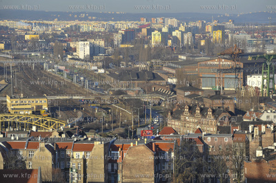 Gdańsk. Trasa kolei, przystanek SKM Gdańsk Stocznia,...