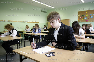 Gdansk. Gimnazjum nr 25. Egzamin w trzeciej klasie...