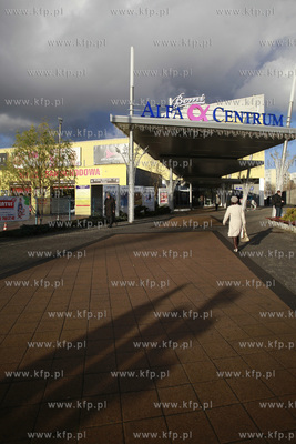 Gdansk. Centrum handlowe Alfa przy ul. Kolobrzeskiej.
09.12.2011
fot....